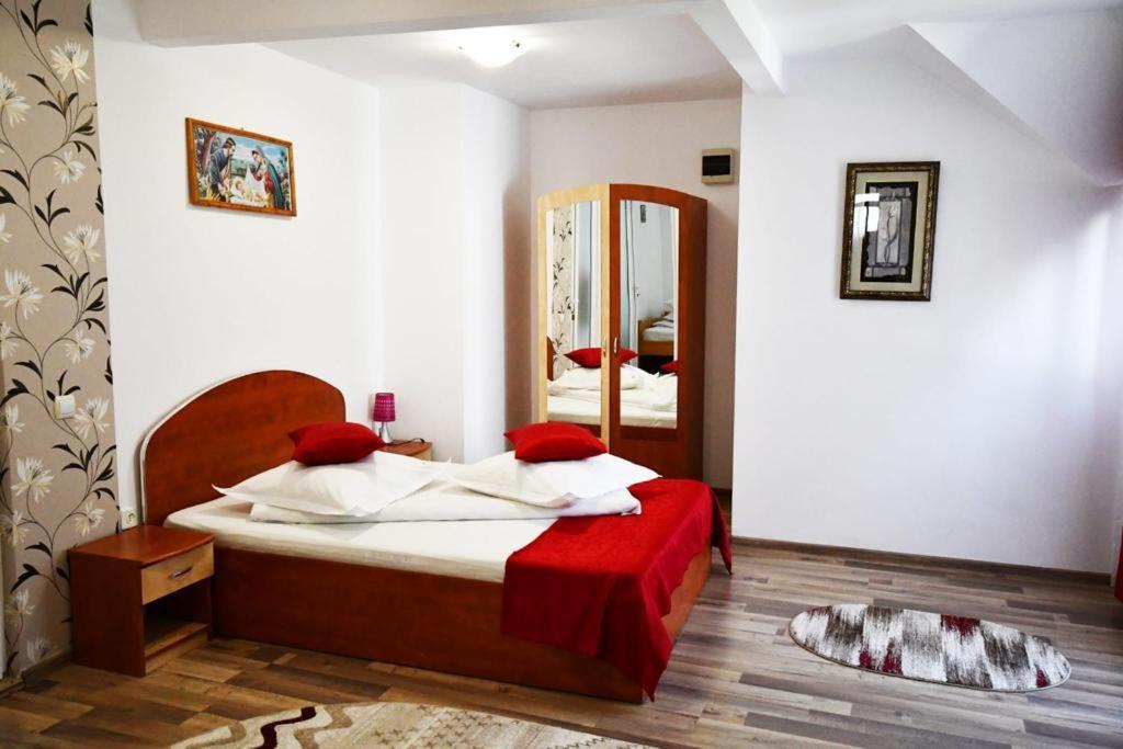 Casa Stefanut Hotel Moeciu De Sus Ngoại thất bức ảnh